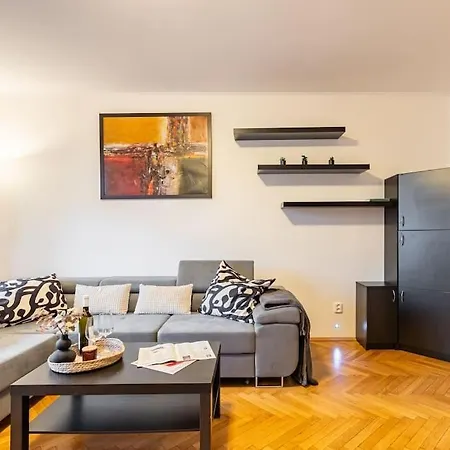 Apartment Urban Haven: Blissful Living In