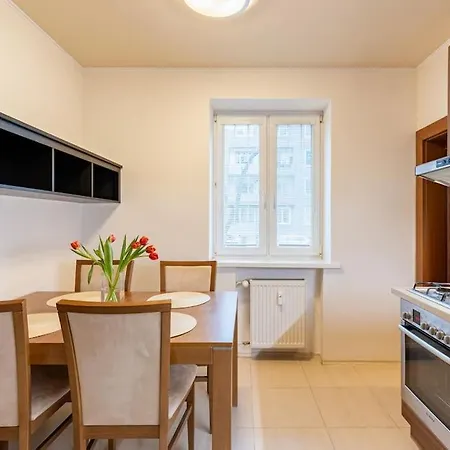 Urban Haven: Blissful Living In 公寓 布拉迪斯拉发