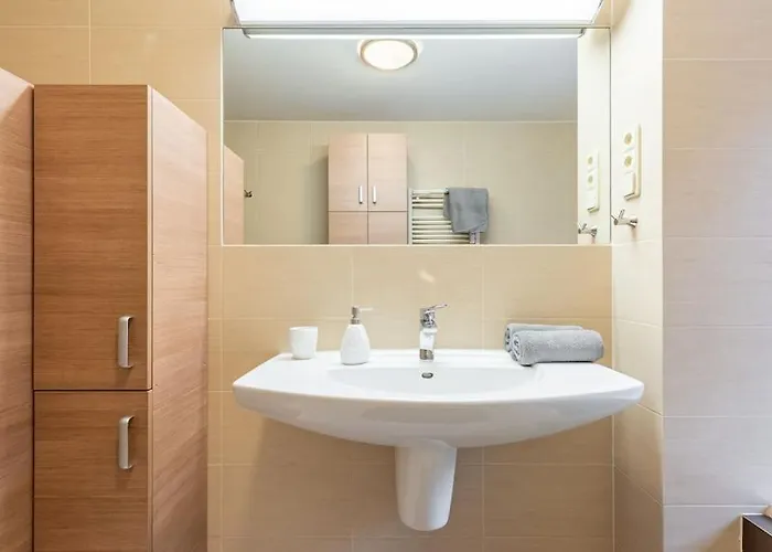 Urban Haven: Blissful Living In Lägenhet Bratislava