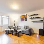 Appartement Urban Haven: Blissful Living In *