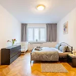 Appartement Urban Haven: Blissful Living In *