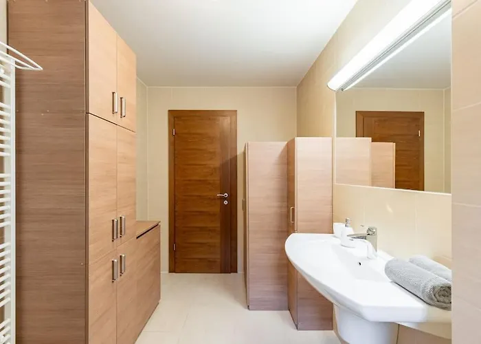 Urban Haven: Blissful Living In Apartmán *